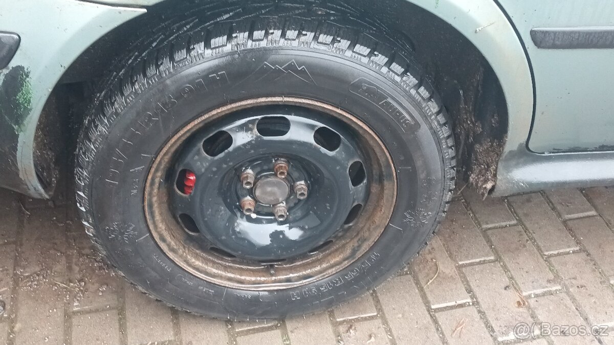Octavia 1 kola + zánovní zimní pneu - 3