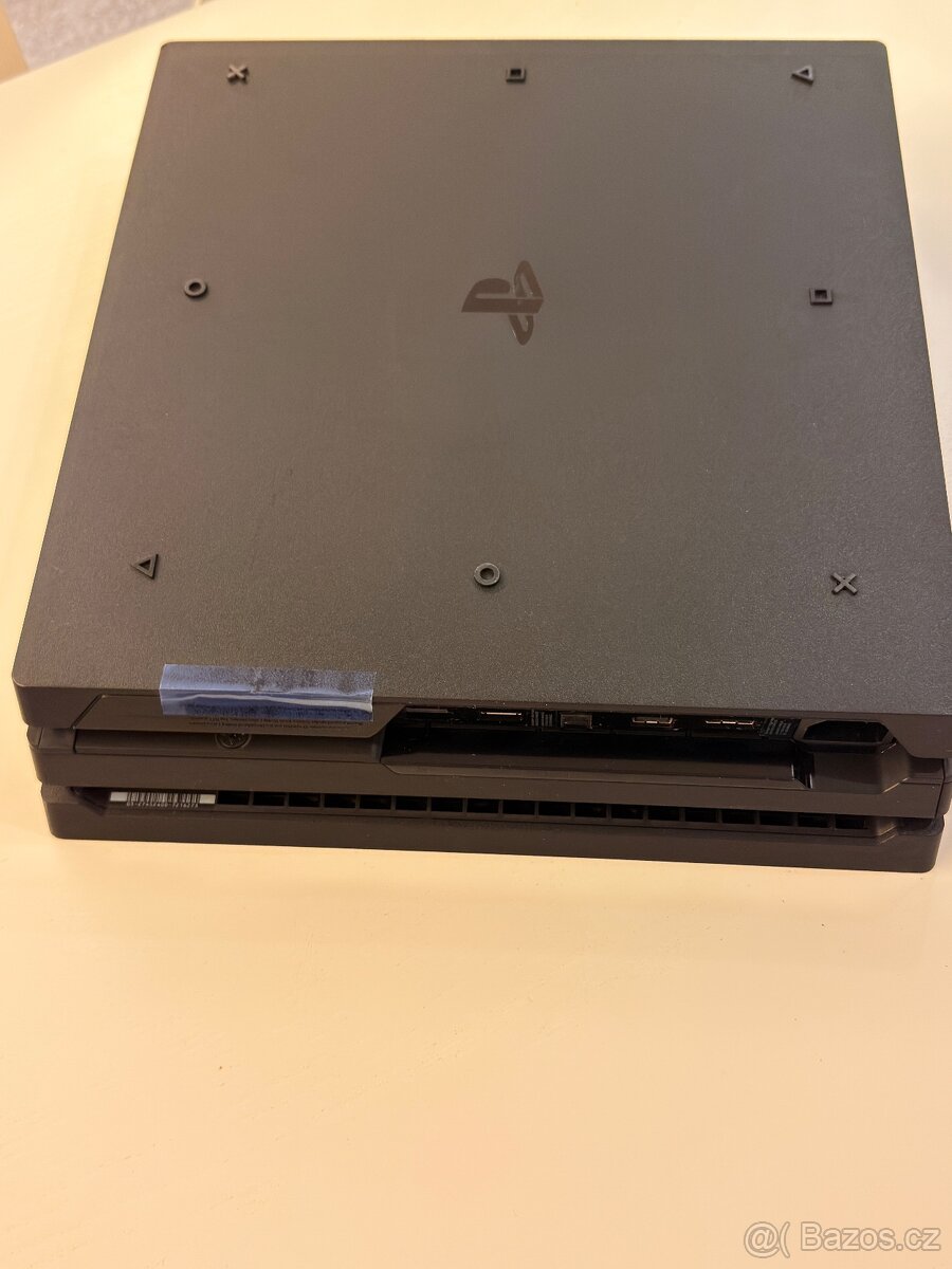 PlayStation 4 Pro 1TB + 2 ovladače + nabíjecí stanice – TOP - 3