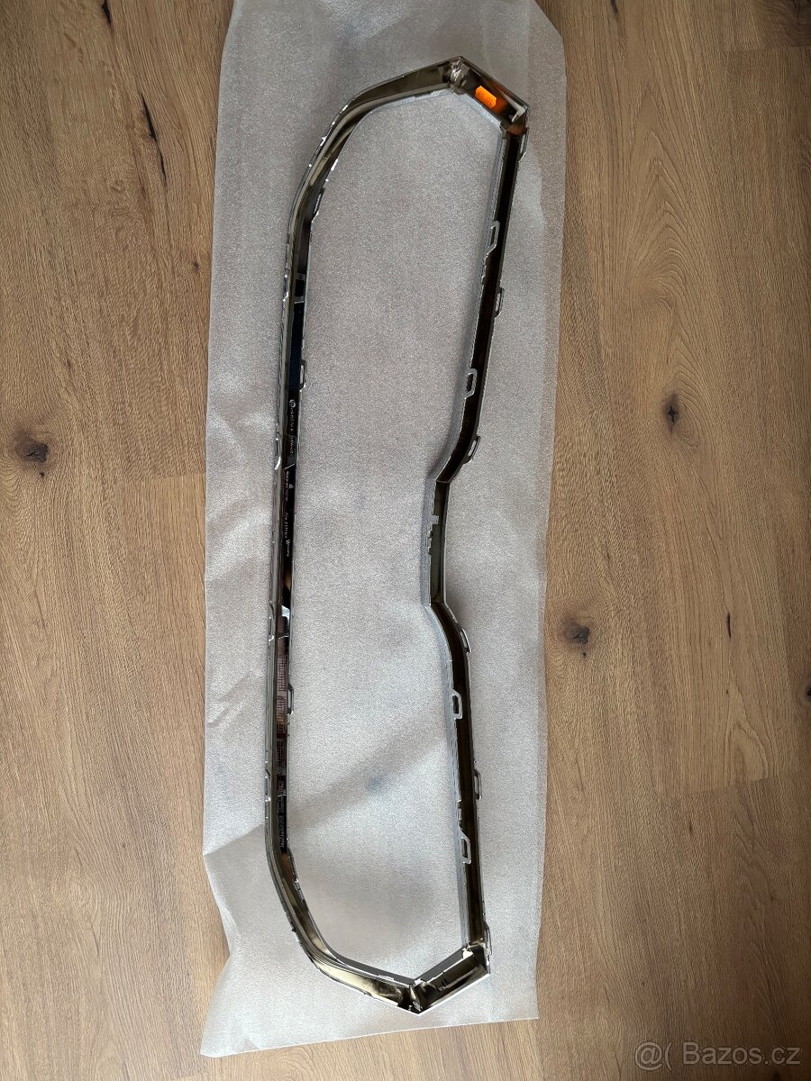 Škoda Kamiq rámeček přední masky - 3