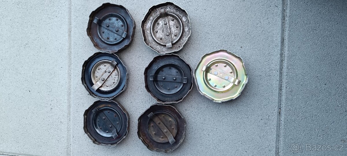 Jawa víčka nádrže - 3