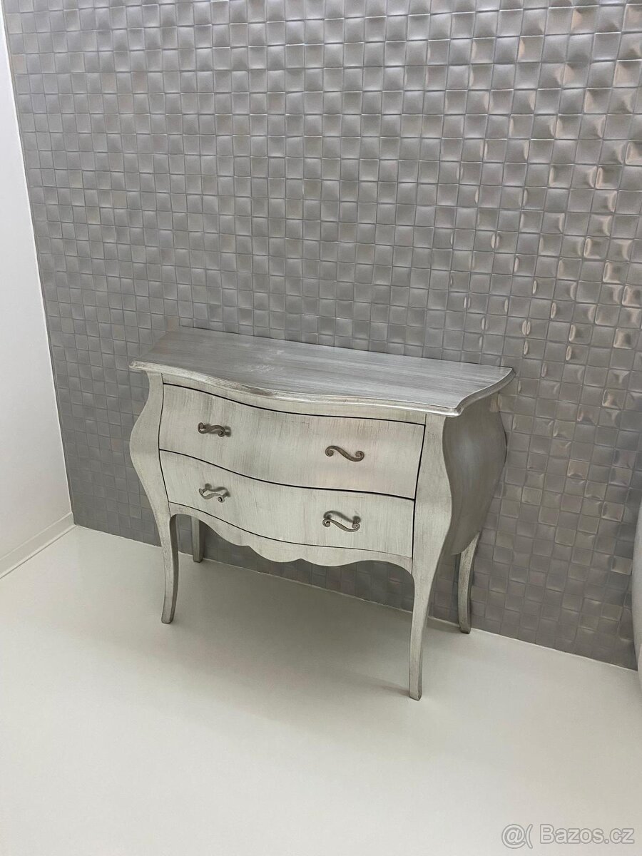 Stříbrná komoda - 3