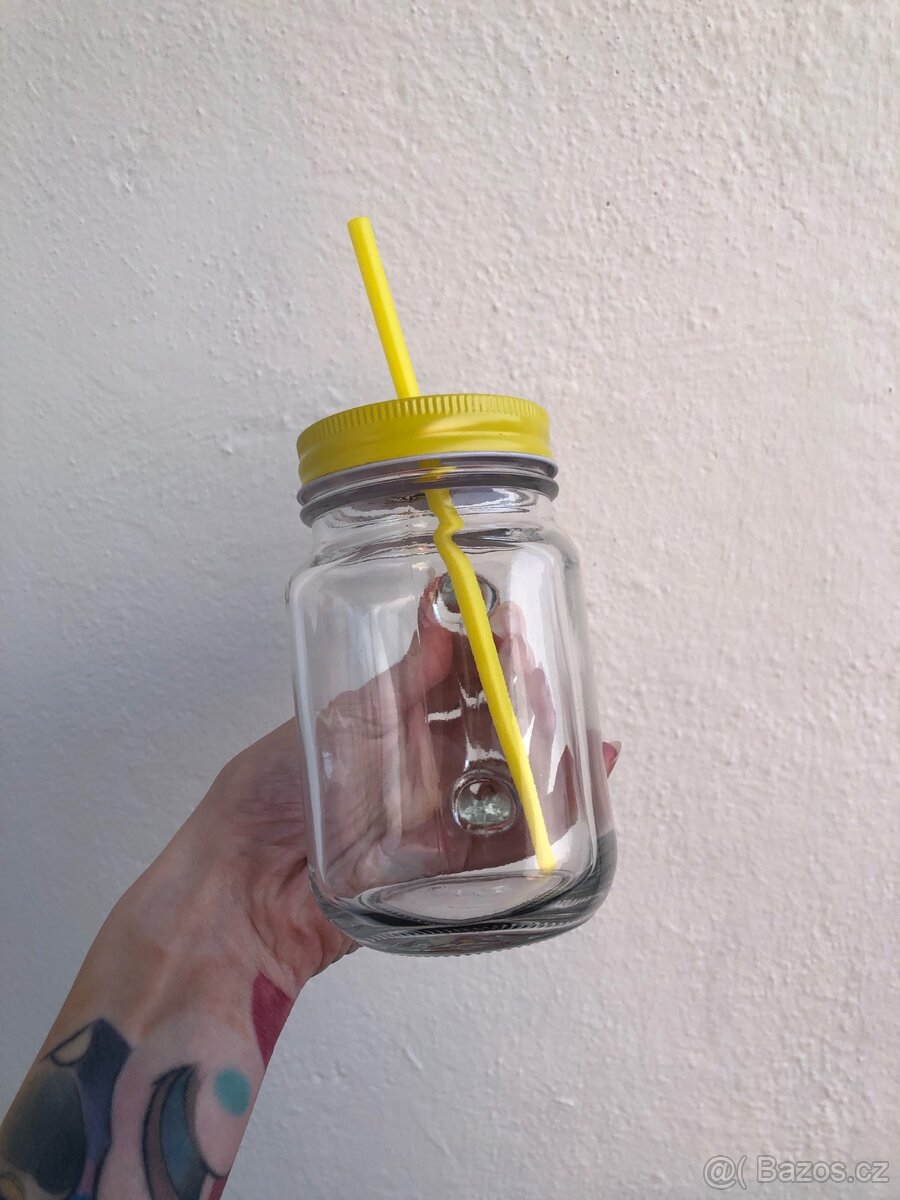 Skleněný hrnek s brčkem - 3