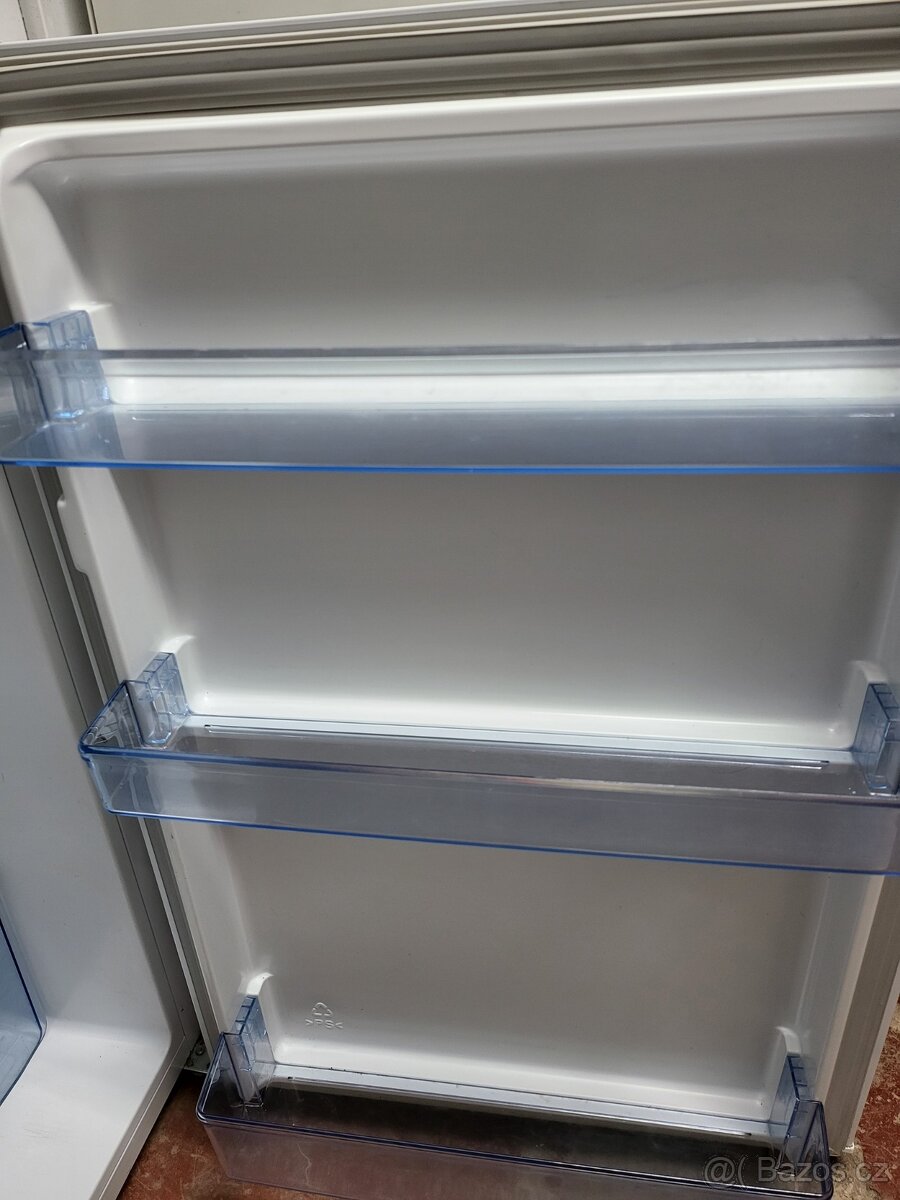 lednička 85cm Hisense - 3