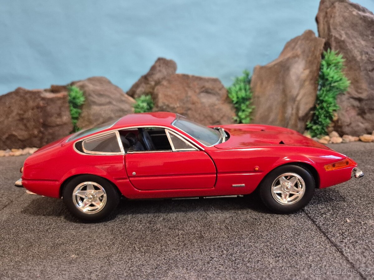 Prodám model 1:18 Ferrari 365GTB/4 - 3