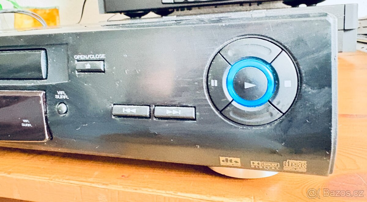 Kenwood DVD player - 3