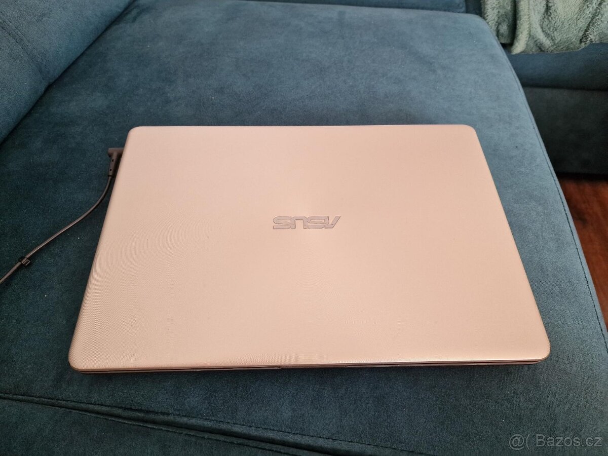 ASUS VivoBook X405U – Tenký 14" notebook - 3