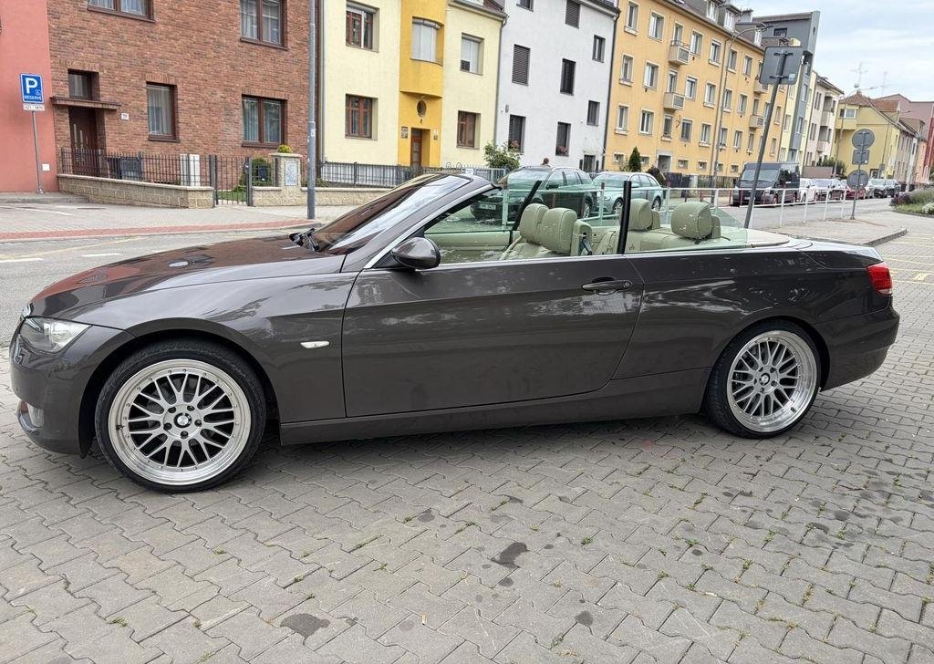 BMW Řada 3, 320i cabrio e93 manuál - 3