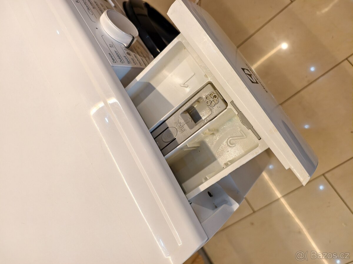 Slim pračka Electrolux 6 kg - 3
