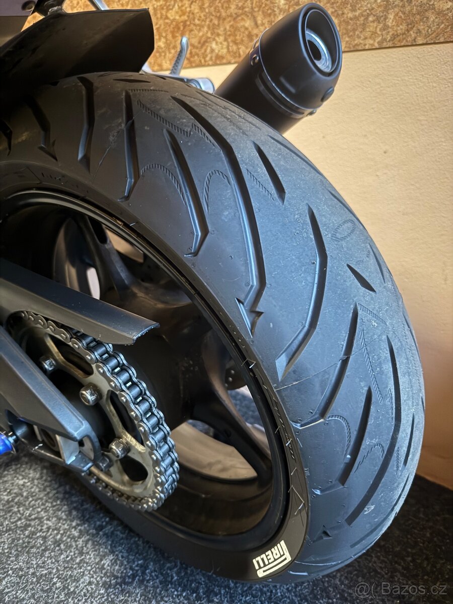 Yamaha R6 - 3