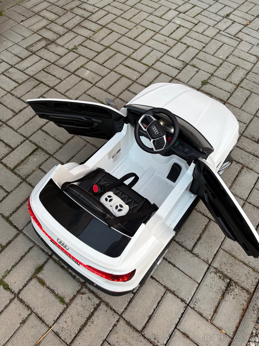 Audi E-Tron Sportback White - 3