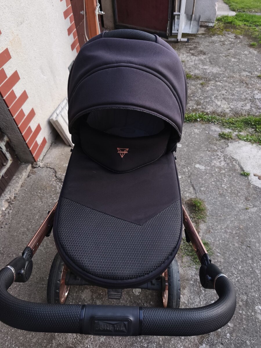 Kočárek Junama - 3