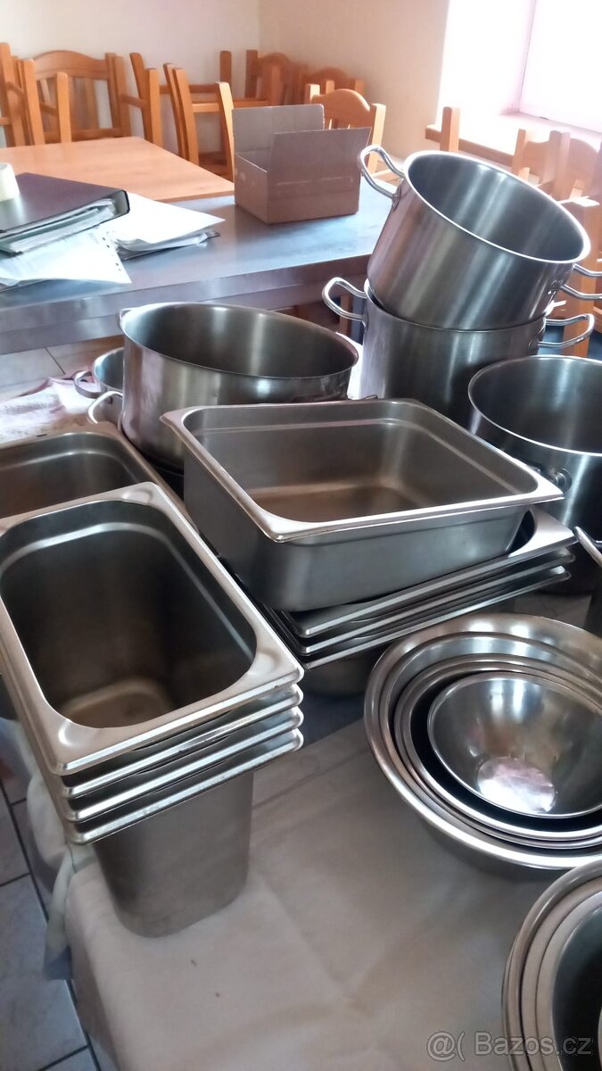 Inventář hospoda (stoly, gastro nádoby, talíře, sklenice) - 3