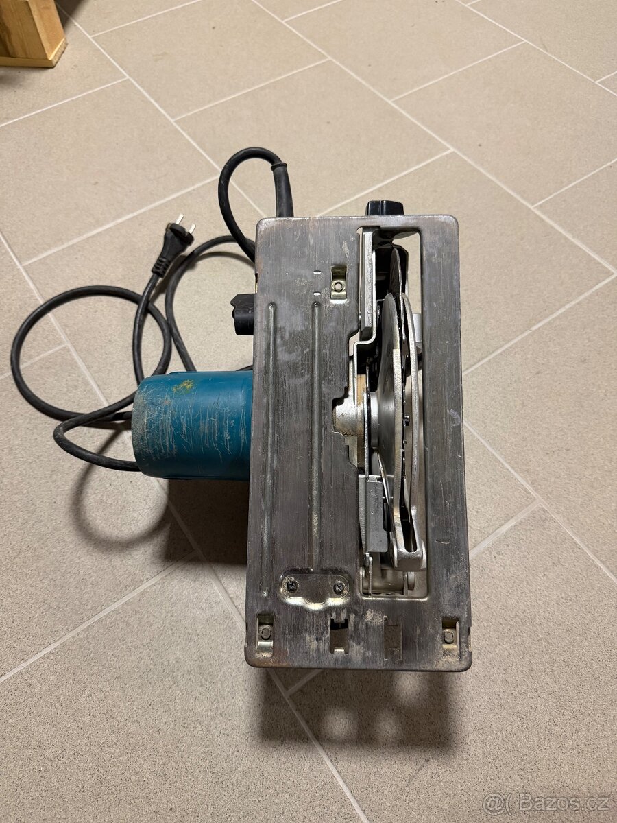 Okružní pila Makita 5705R - 3