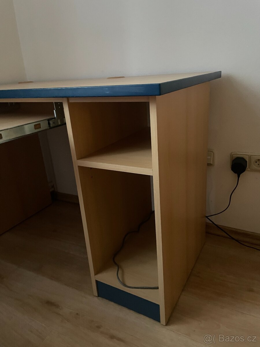 Pracovní stůl - 3