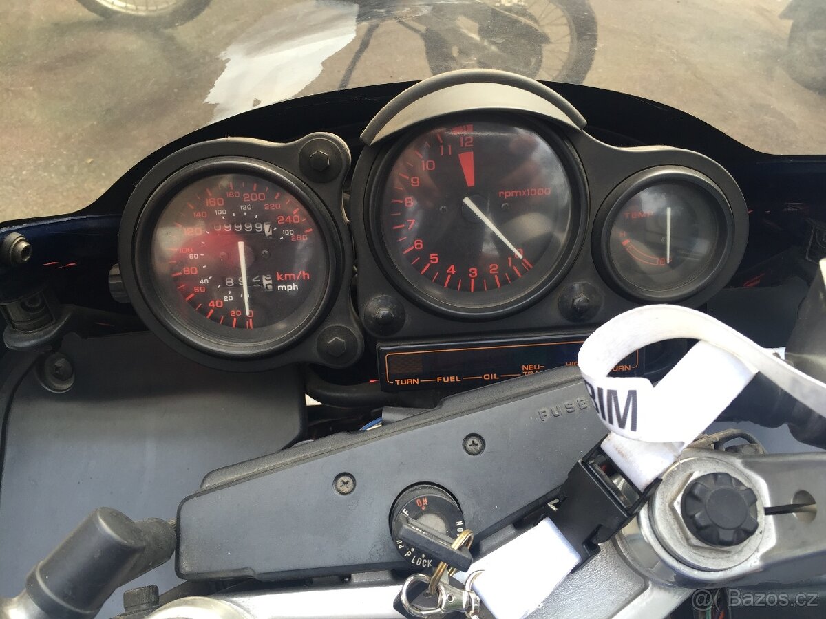 HONDA VFR 750 F RC24 1986 - 3
