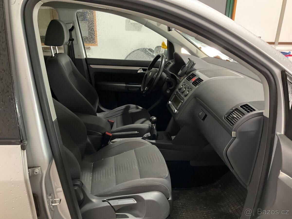 VW Touran 2.0TDI 103kW Highline 7.míst,bez koroze,tažné - 3