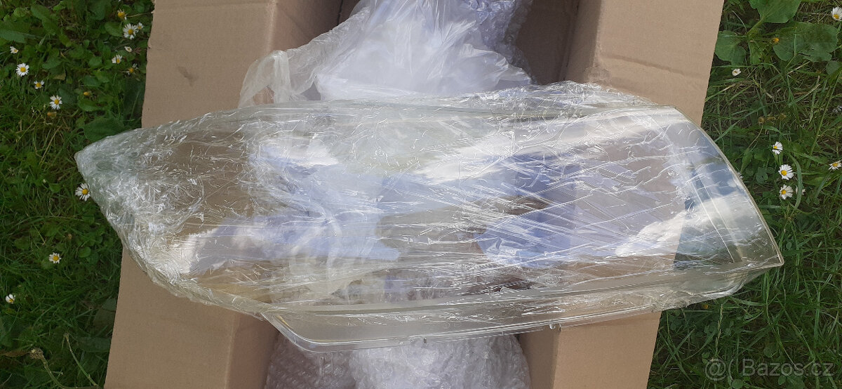 BMW e90 / e91 - Nový kryt pravého xenonu - 3