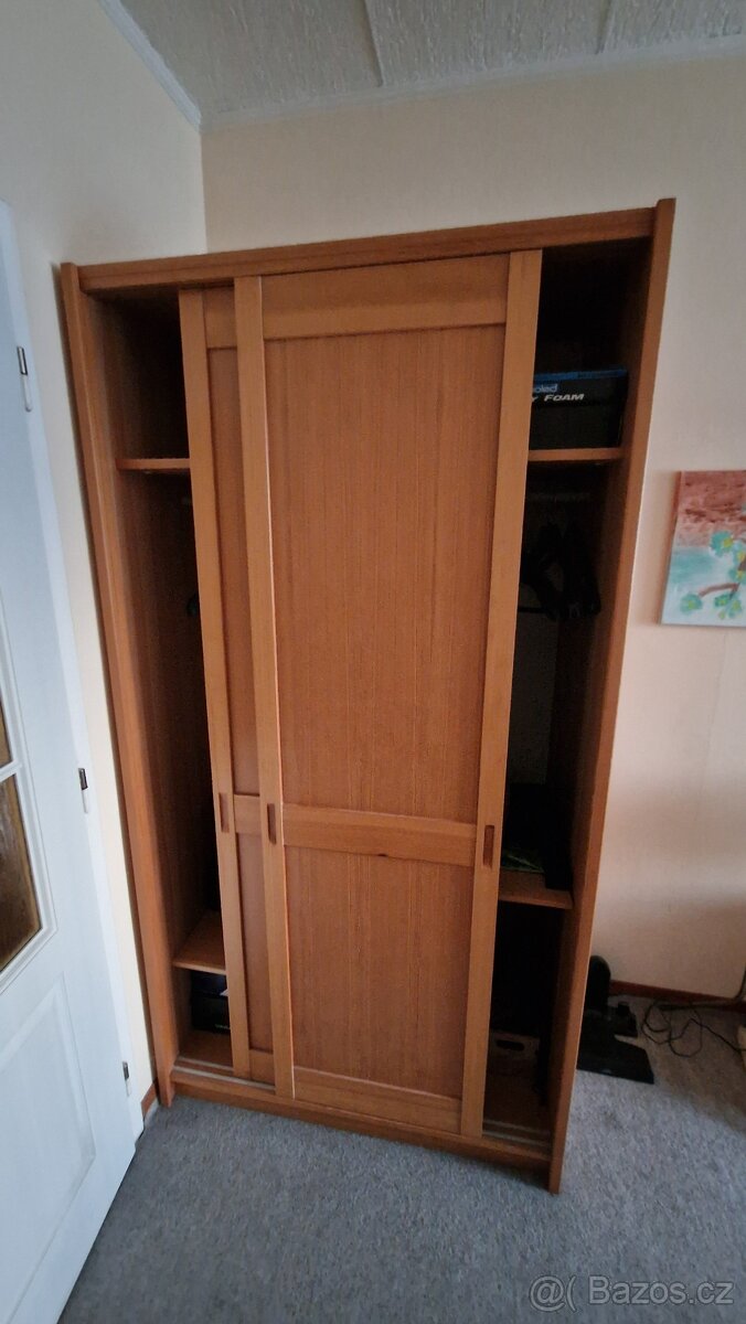 Skříň šatní dřevěná - 3