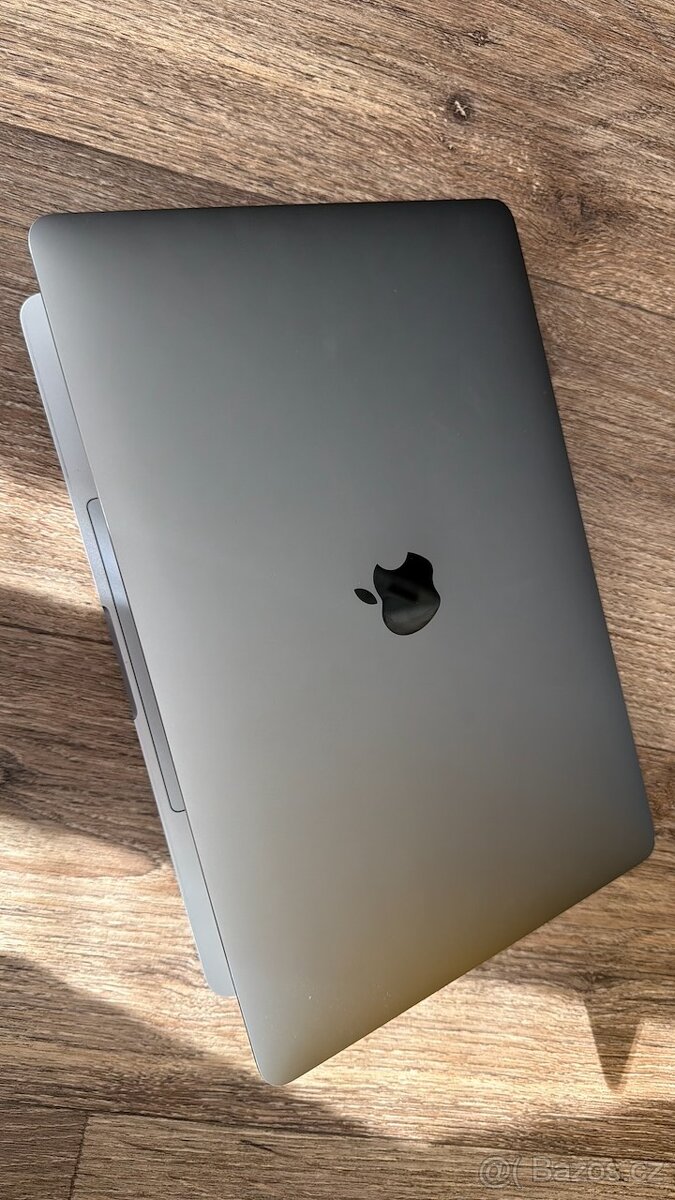 MacBook Pro 13,3" Touchbar, model A1706 - 3