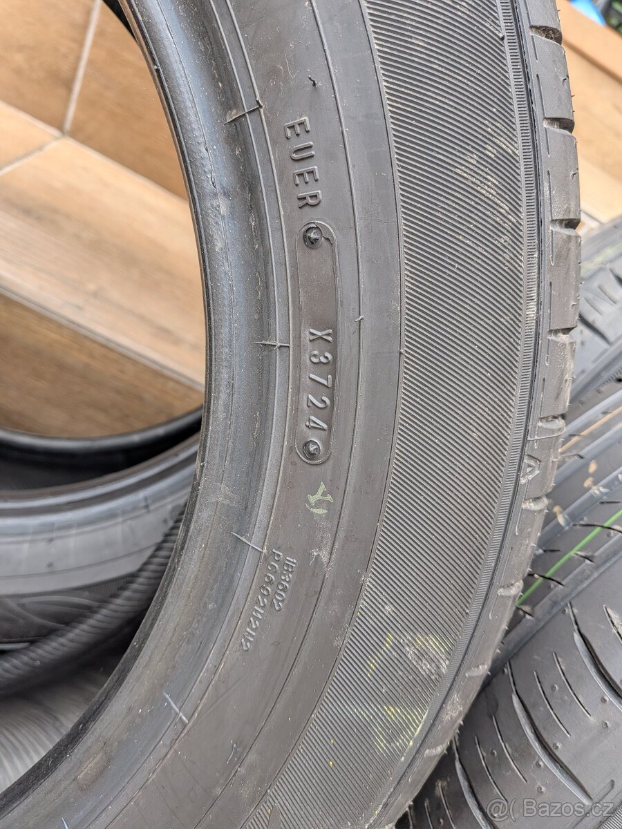 Pneu 215/60 R17 96H - 3