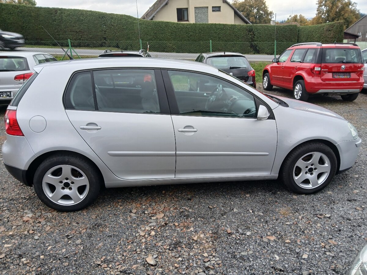 Volkswagen Golf 5 1.6 FSI COMFORT - 3