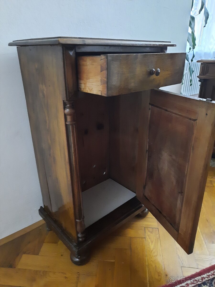 Starožitná toaletka-komoda 54 x 37 x v 90 cm,leštěný povrch - 3