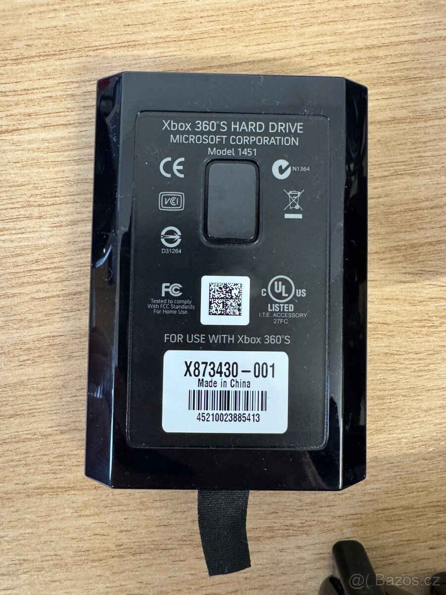 Xbox 360 E CONSOLE Model 1538, Kinect, 2x ovladač, 320GB - 3