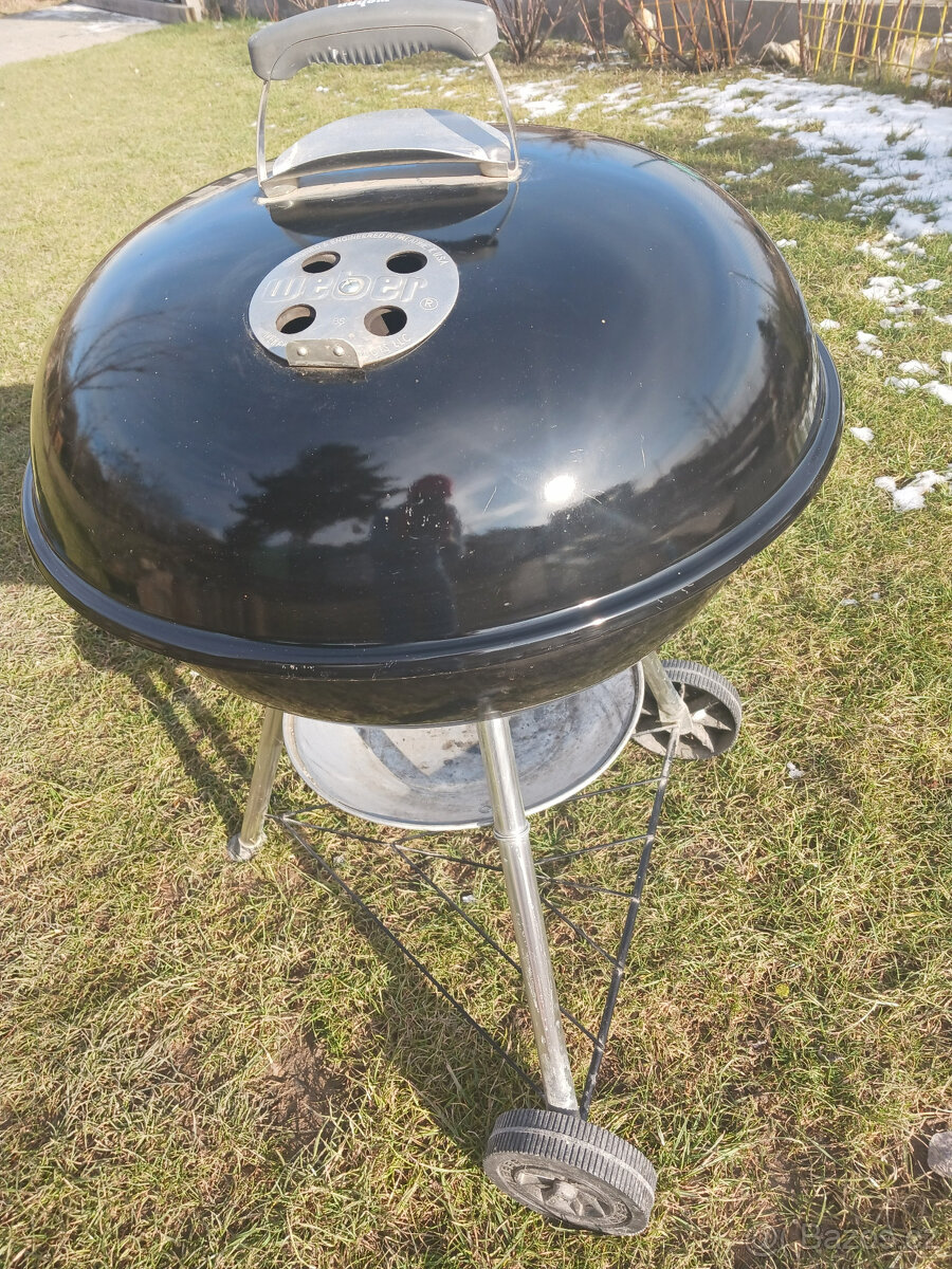 Gril Weber na dřevěné uhlí - 3