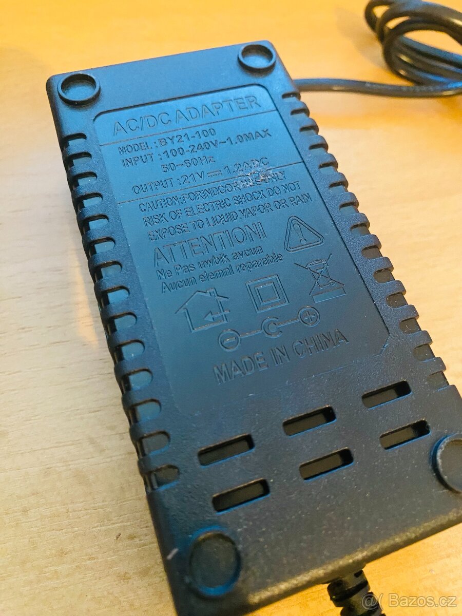 Napájecí adaptér AC 100-240V na DC 21V, 1A - 3
