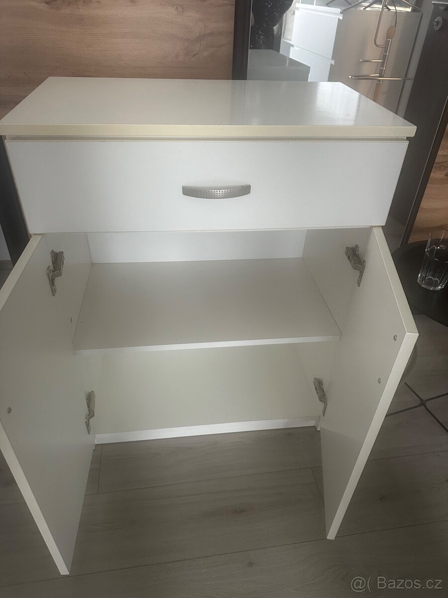 Komoda - 3
