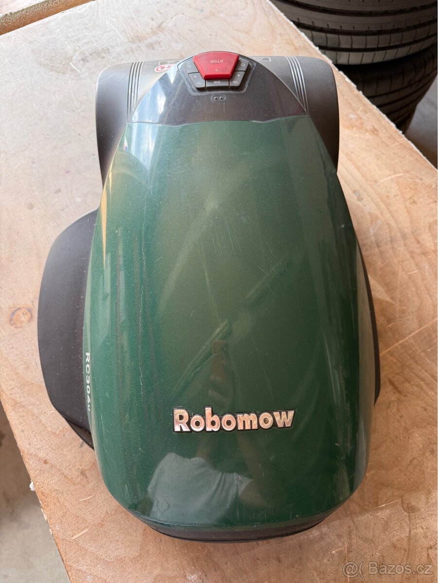 Robotická sekačka Robomow 304U - 3