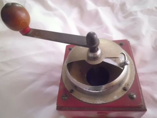 Pěkný Starožitný dřevěný Mlýnek na Kávu - Eva - 3