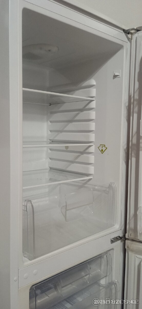 Lednice s mrazničkou dole CANDY - 3