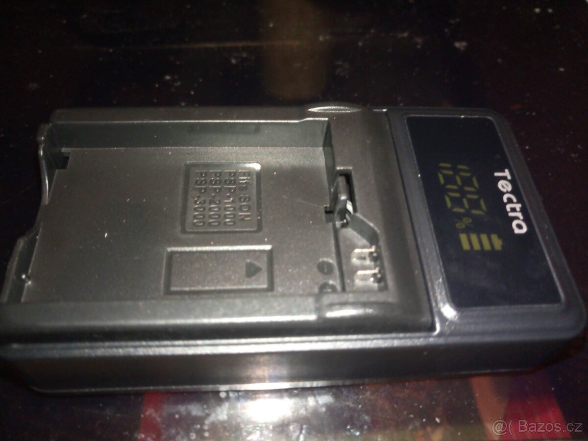 SONY PSP 2000 3000 a XBox Baterie, kryt PSP, nabíječky,kabel - 3