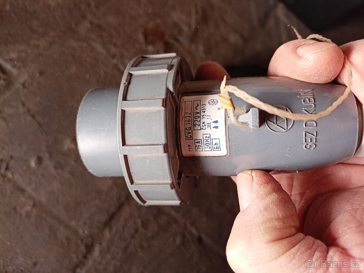 Vidlice 230 V 16 A - tříkolík /CVG 1632 - 3