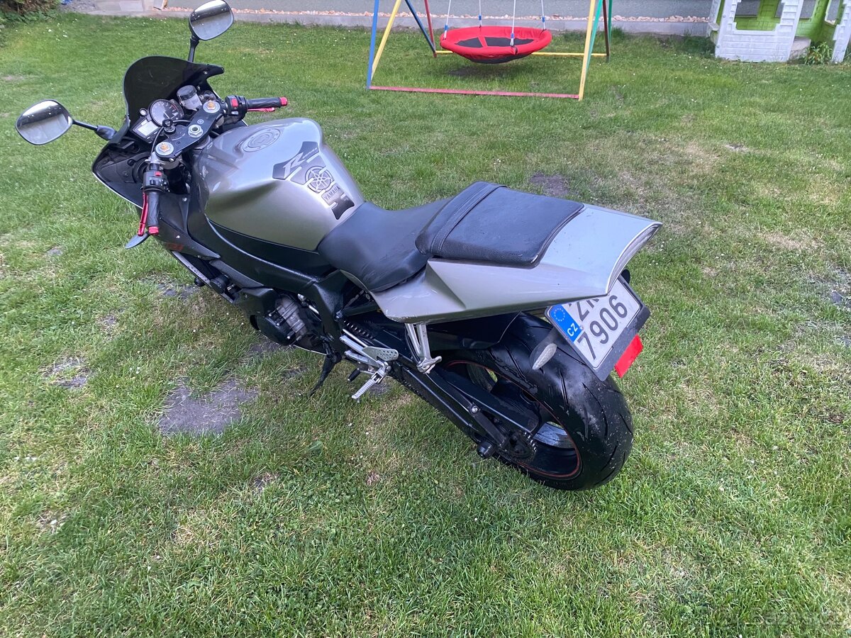 Yamaha R1 - 3