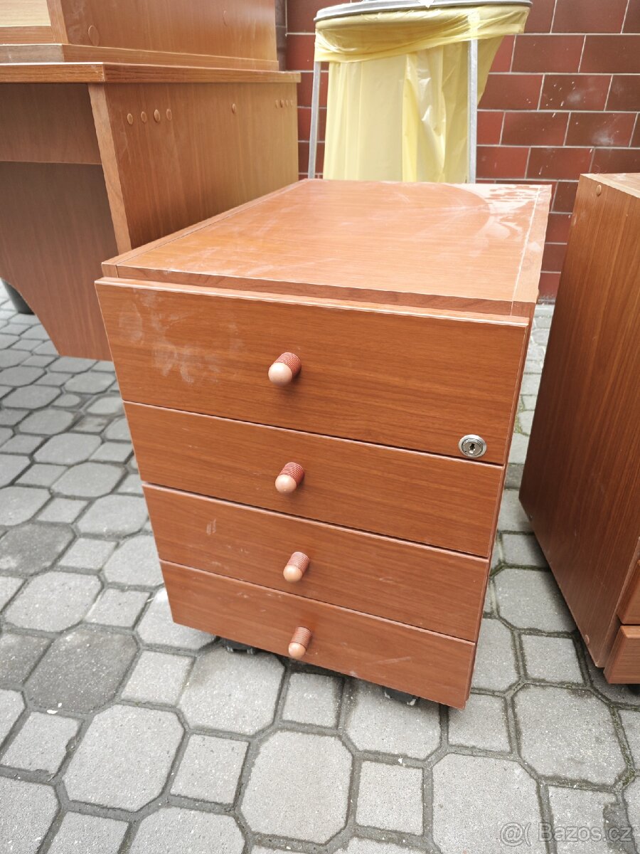 Stoly a kontejnery - kancelářský nabytek - 3