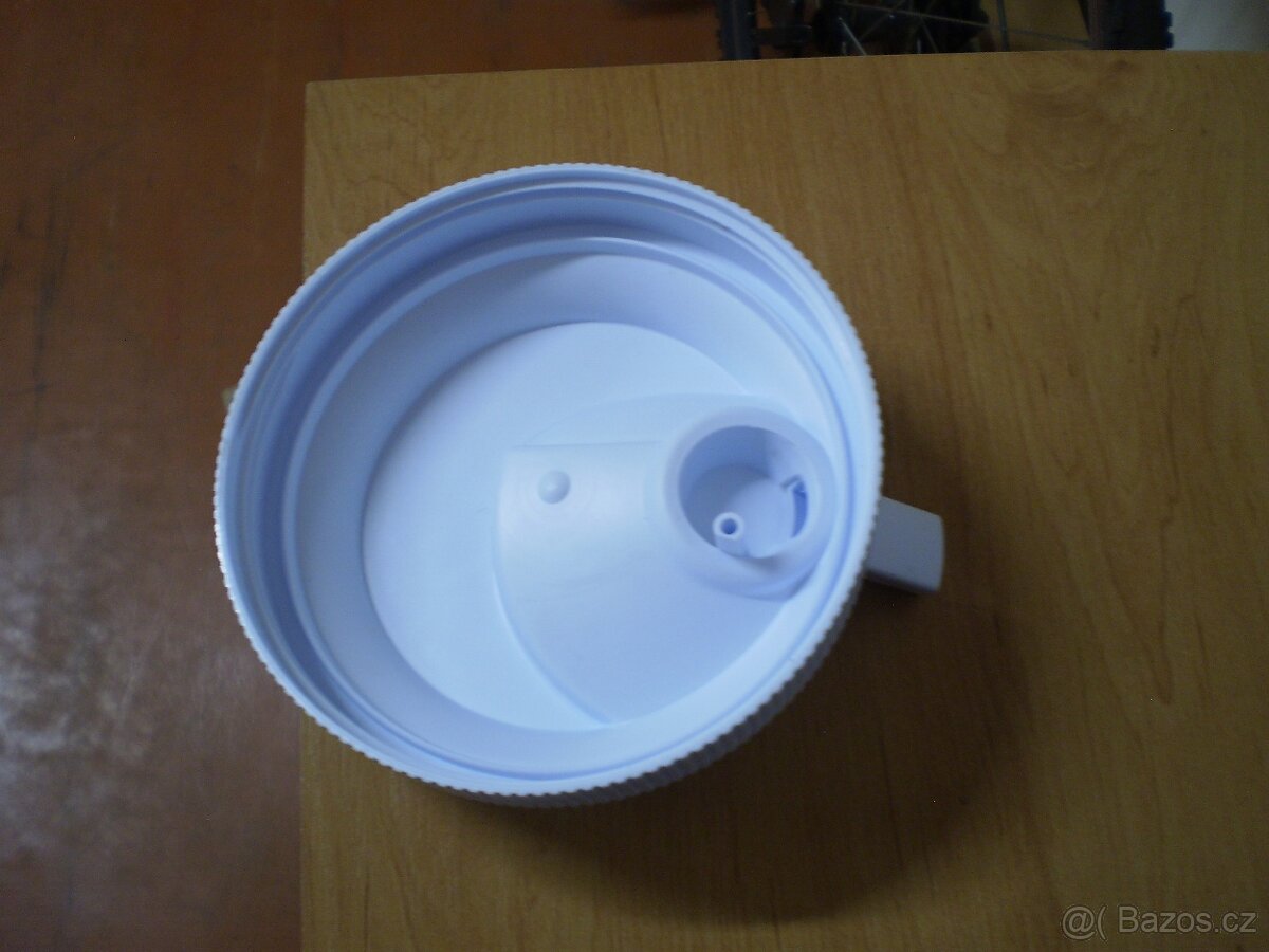 Nádoba na uchování studených nápojů na cestách - 3