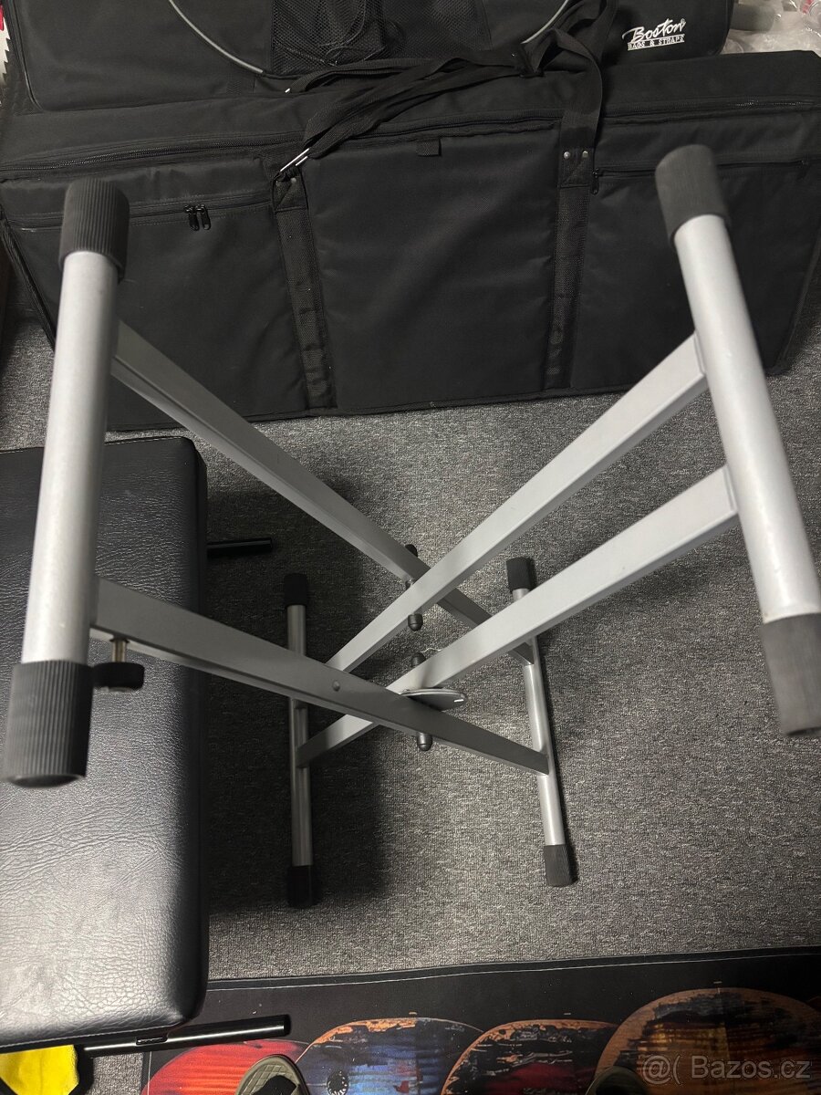 Stojan na klávesy K&M – dvojitá X‑konstrukce, stříbrný matný - 3