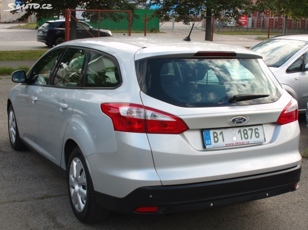 Ford Focus 1,6 16V kombi parksenzory,vyhřív sedadla,serviska - 3
