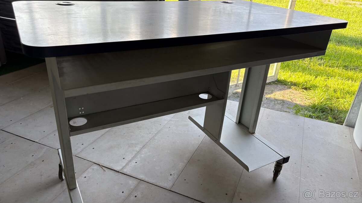 Prodám dilensky stul rozmeru 120x68cm - mám 6ks - 3