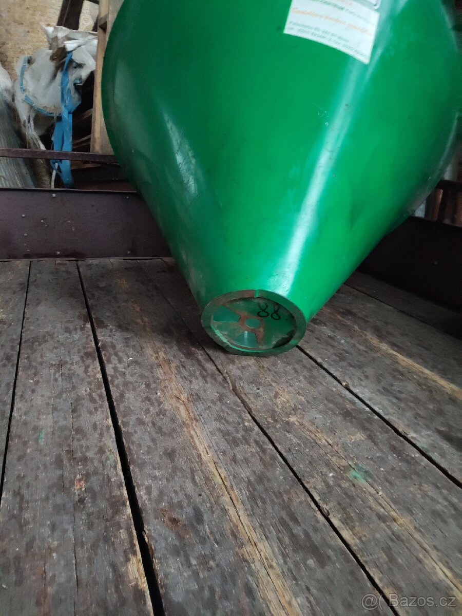 Násypka rozmetadla - 3