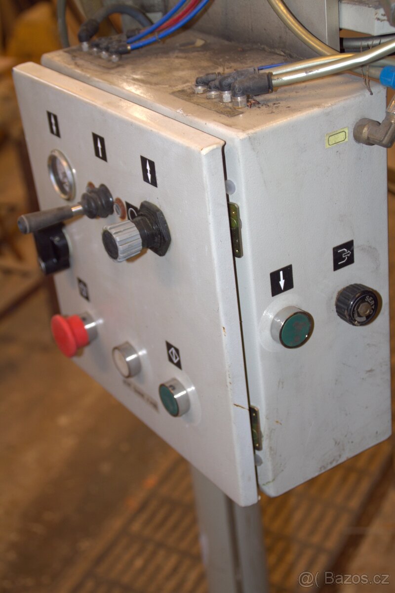 pneumatický rozvaděč s ovládacími ventily - 3