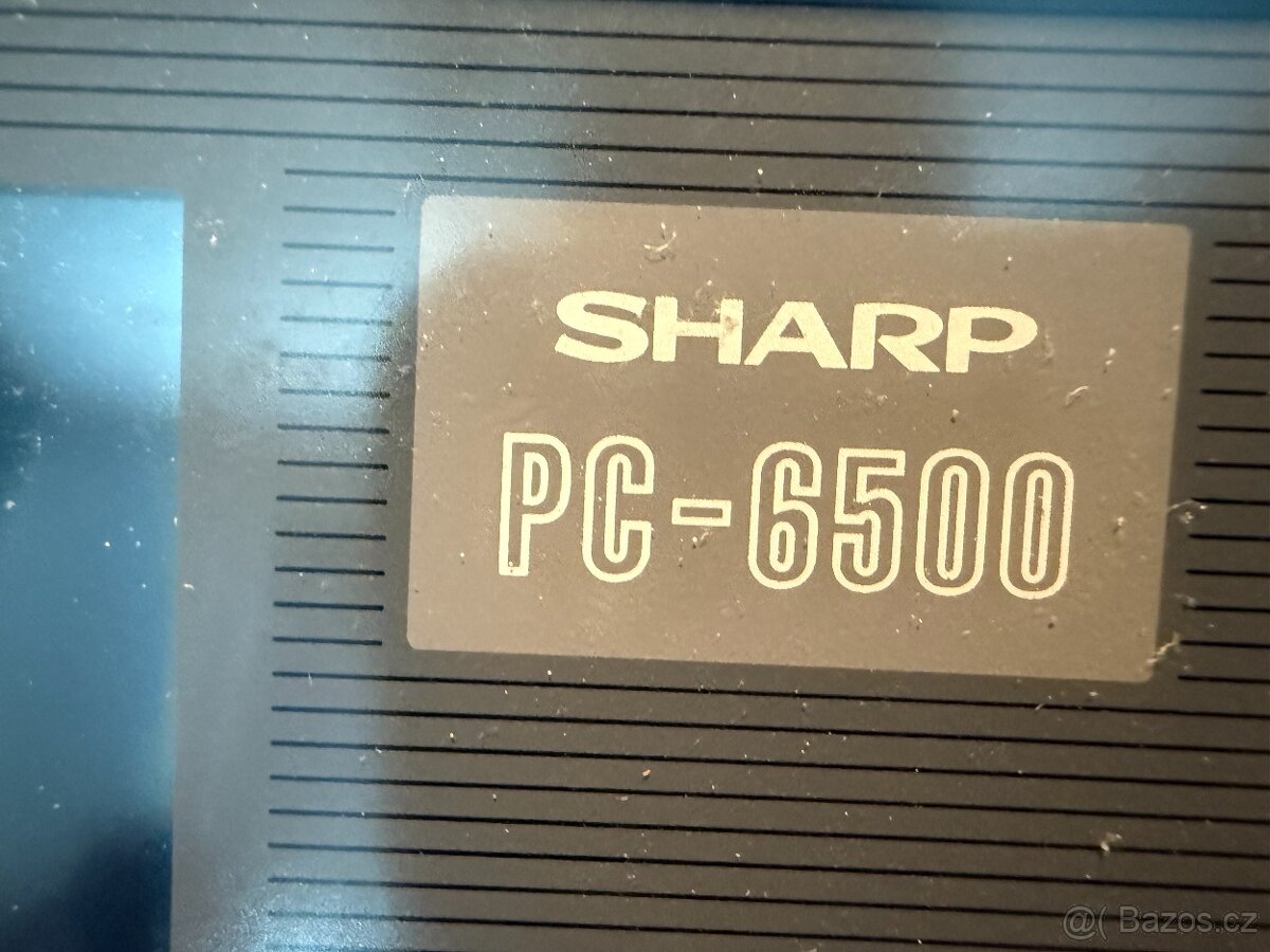 Stary retro notebook Sharp PC-6500 - 3
