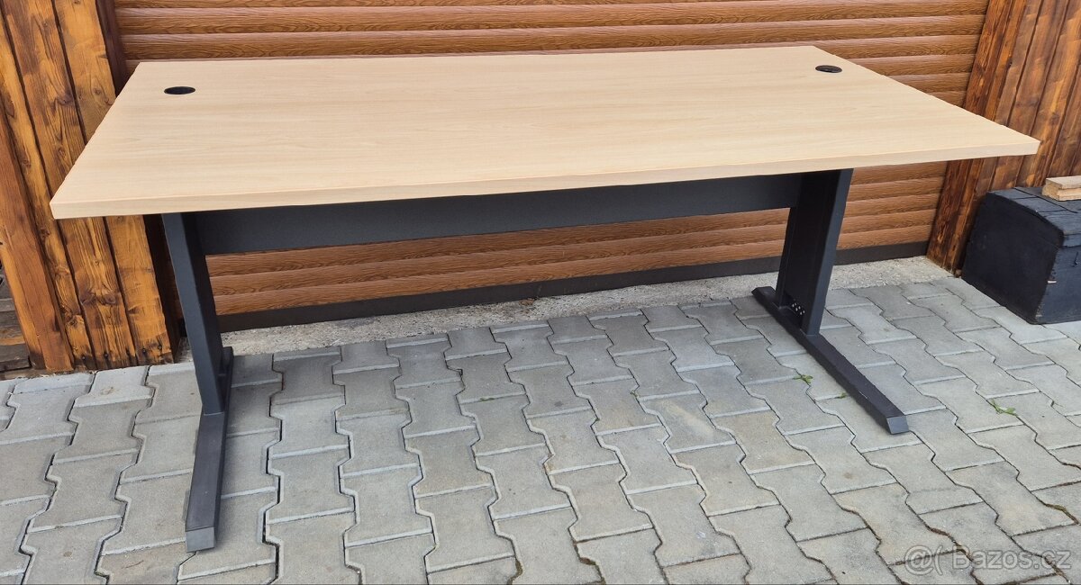 Kancelářský stůl - 3
