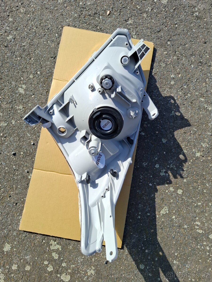 Nové přední světla na Toyota Land Cruiser r.v. 2008