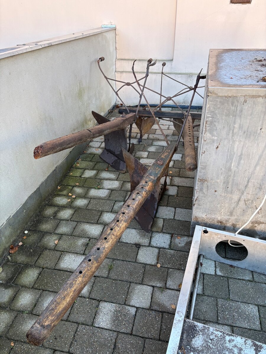 Mlaticka a pluhy - 3