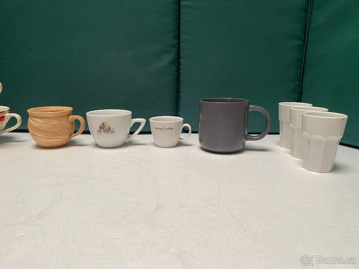 hrnků – různé druhy, barvy a tvary (komplet) - 3