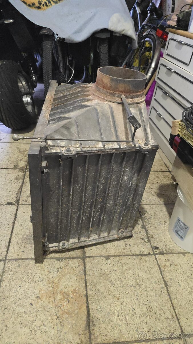 Prodám masivní litinovou krbovou vložku - 3