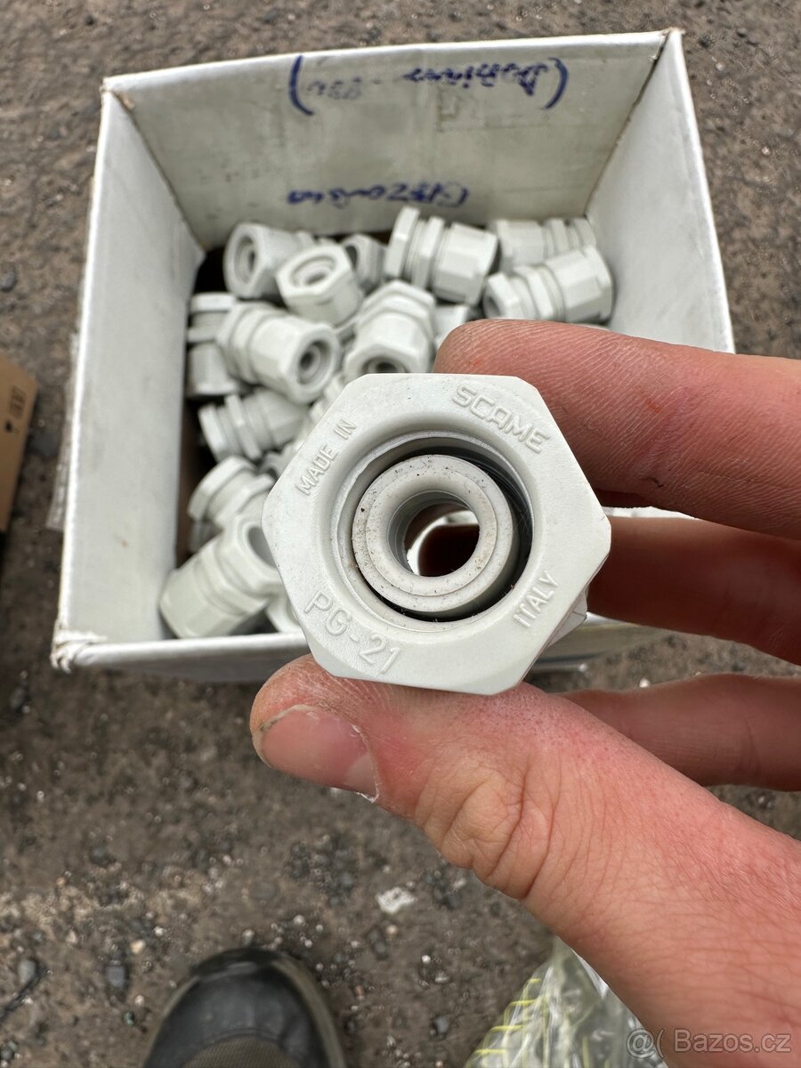 Průchodky na kabely různé průměry - 3